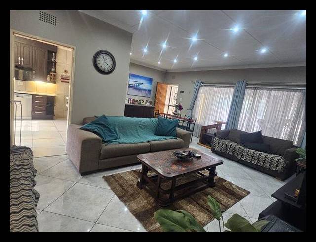 3 BEDROOM HOUSE FOR SALE IN RAVENSKLIP